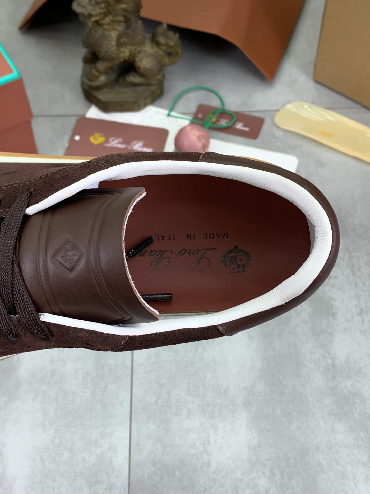 Men's Men's Shoes 💰P540 New 💰High Quality Loro Piana 💯Top Authentic Grade💯Buy the original 1:1 copy💯 Founded the existing Loro Piana company on April 24, 1924. It is now the sixth generation of family business, providing top quality products to customers who are discerning in taste and quality. Imported original fabrics, made of plain calfskin lining. Hand-sewn threads with cowhide feet. Original packaging. Size: 38-45. 7⃣️ colors available.